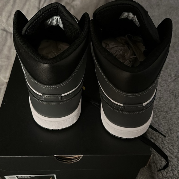 Air Jordan 1 Mid Men’s - Picture 5 of 6